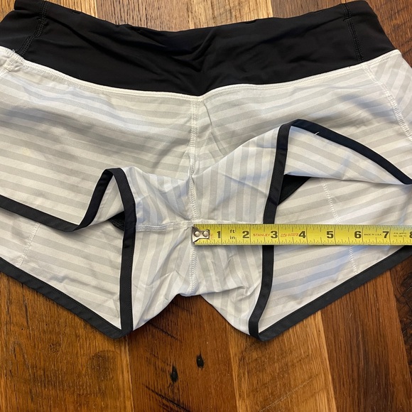 Lululemon Speed Shorts - Quiet Stripe, Size 4 - Picture 10 of 10